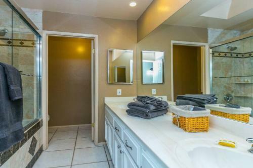 North Phoenix 6 Bdrm W Guest House And Htd Pool