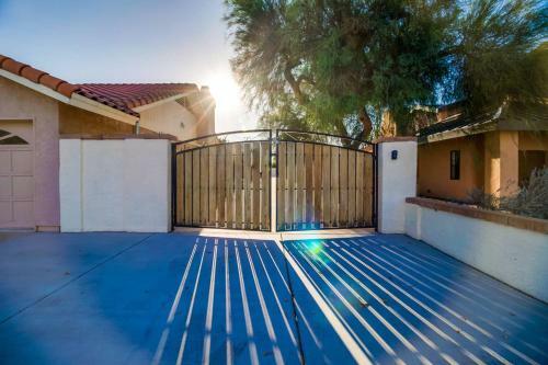 North Phoenix 6 Bdrm W Guest House And Htd Pool