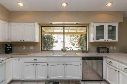 North Phoenix 6 Bdrm W Guest House And Htd Pool