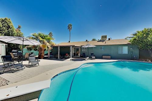 Family Friendly Home With Heated Pool & Waterslide Home