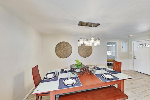 Family Friendly Home With Heated Pool & Waterslide Home