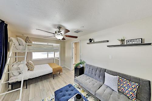 Family Friendly Home With Heated Pool & Waterslide Home