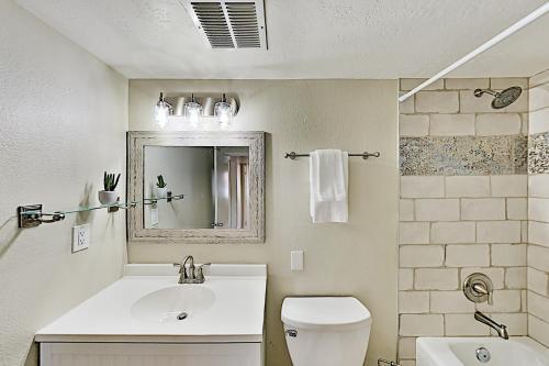 Family Friendly Home With Heated Pool & Waterslide Home