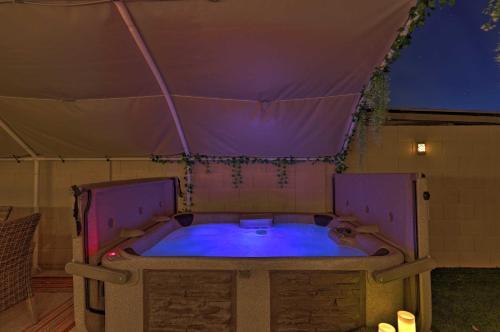 Spacious Glendale Home With Pool, Covered Patio