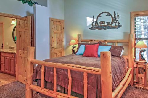 Rustic Lakeside Cabin On 3 Acres With Nature Views!