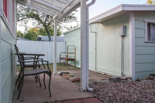 Serendipity Cottage With Yard, Walk To Town And Dining!