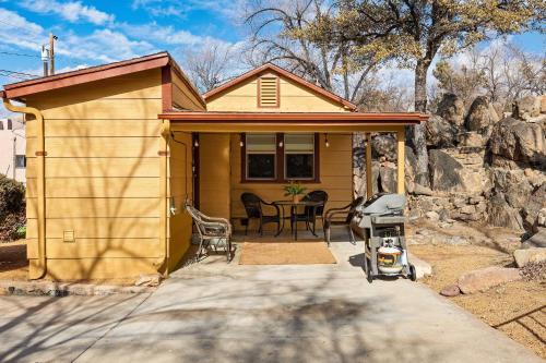 Cottage Minutes From Top Prescott Attractions