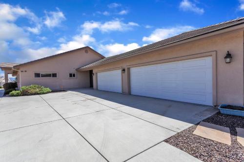 3 Br 2700 Sq Ft Golf Course Home, 2 Master Suites, Perfect For Golfers, Hikers & Explorers!
