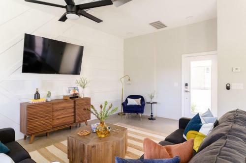 Stellar - Modern Artist's Loft In Old Town W Patio