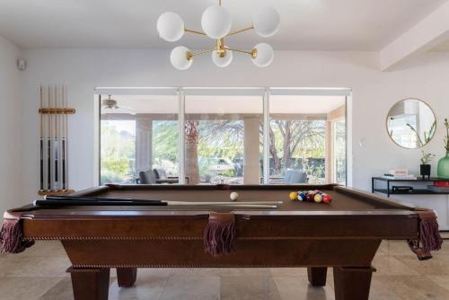 Desert Oasis W/ Pool, Table Tennis, & Fire Pit ? Caspian By Avantstay