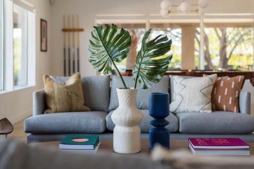 Desert Oasis W/ Pool, Table Tennis, & Fire Pit ? Caspian By Avantstay