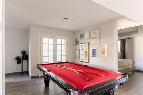 Onyx - Stylish Modern Home W Pool & Modern Design