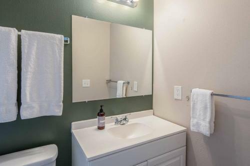 Stylish 3br Townhome In Tempe By Wanderjaunt