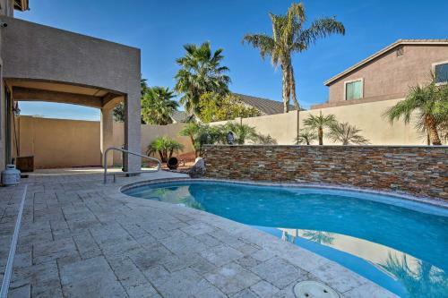 Luxurious Home With Pool, 2 Mi To Surprise Stadium!