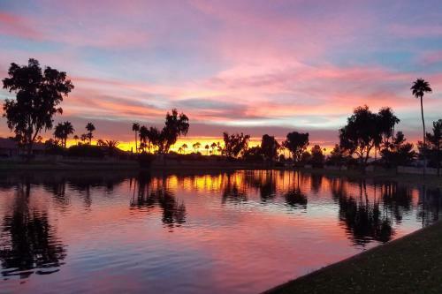 Peaceful Sun Lakes House With Community Pool And Golf!