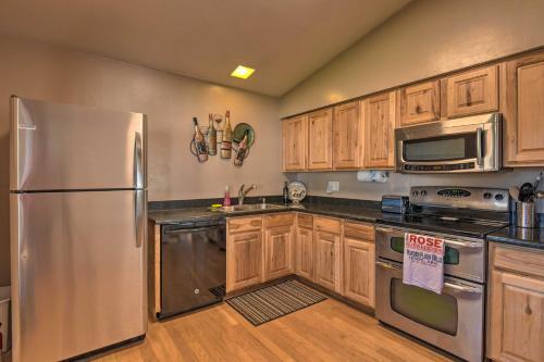 Tempe Golf Retreat With Putting Green And Pool Access!