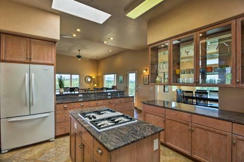 Updated Tucson Home With Panoramic Mtn Views And Pool!