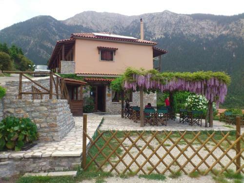 Hostal Dryades Guesthouse