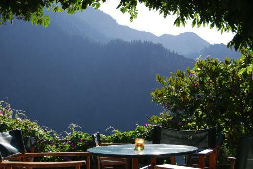 Hostal Dryades Guesthouse