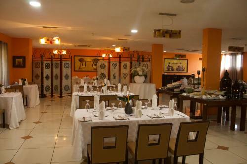Oak Plaza Hotels East Airport