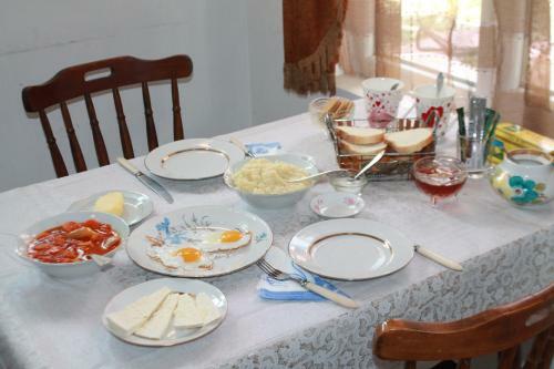 Hostal Tlt Guest House