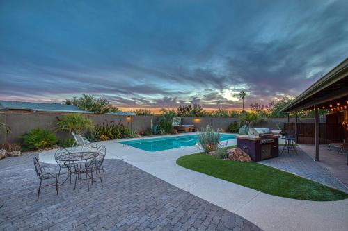Spacious Oasis With Hot Tub, 6mi To Saguaro Park