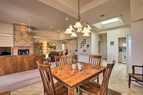 Tucson Getaway With Hot Tub, Fireplace And Office!