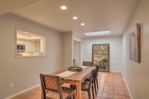 Tucson Townhome With Private Patio And Mtn Views!