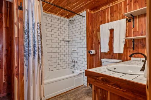 Hotel Log Cabin Inn