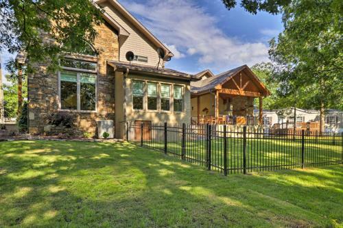 Upscale Lake Retreat With Boat Slips On Greers Ferry!