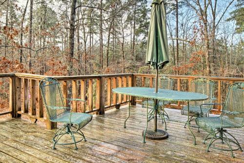 Greers Ferry Lake Home With 2 Decks, Bbq And Fire Pit!