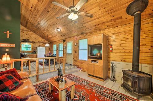 Secluded Studio With Deck, About 8 Miles To Beaver Lake!