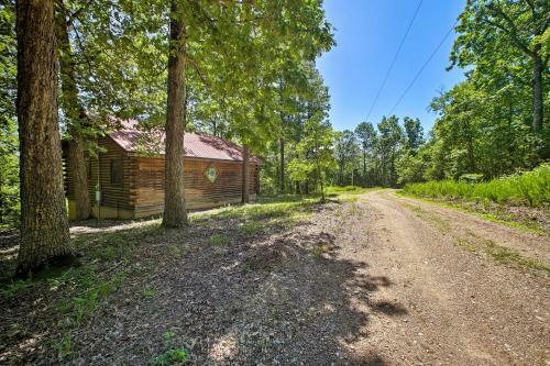 Secluded Studio With Deck, About 8 Miles To Beaver Lake!
