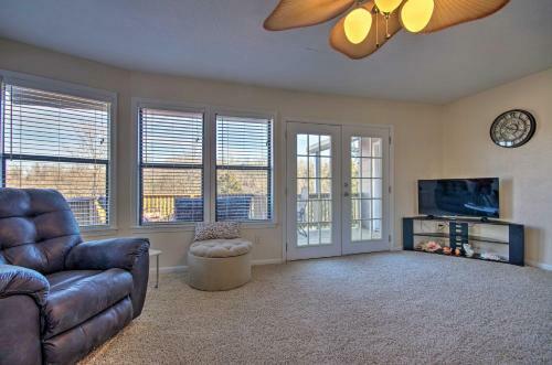 Fisherman-friendly Bull Shoals Home On Lake!