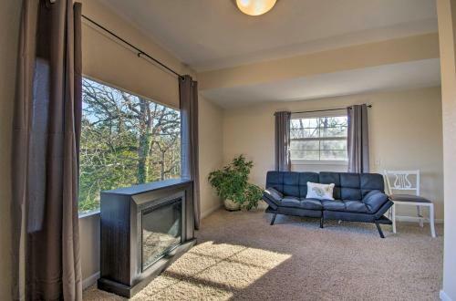 Fisherman-friendly Bull Shoals Home On Lake!
