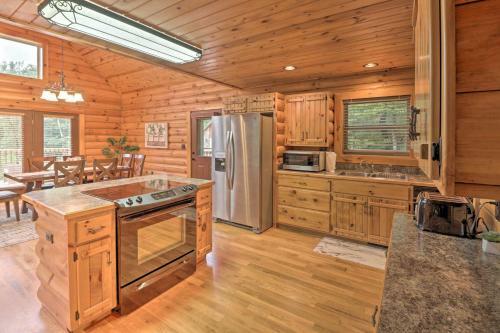 Hideaway Cabin - Walk To Greers Ferry Lake!