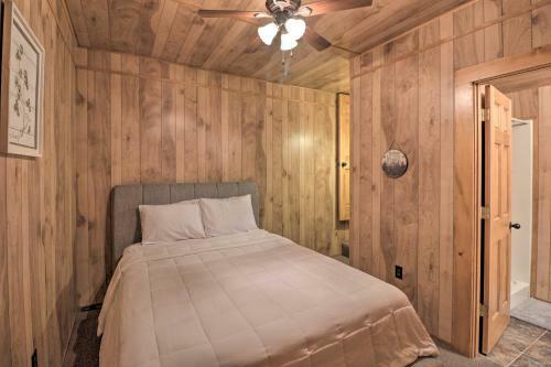 Hideaway Cabin - Walk To Greers Ferry Lake!