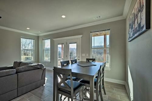 Holiday Island Beaver Lake Escape With Views!
