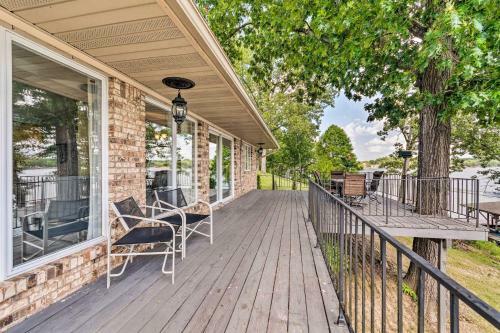 Lakefront Hot Springs Home With Hot Tub And Dock!