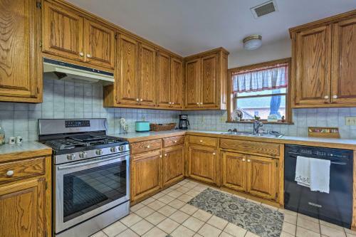 Pet-friendly Home 7 Miles To Dickson Street!