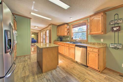 Retreat On Lake Hamilton With Sunroom And Dock!