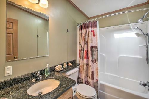 Retreat On Lake Hamilton With Sunroom And Dock!