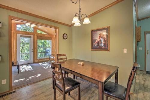 Retreat On Lake Hamilton With Sunroom And Dock!
