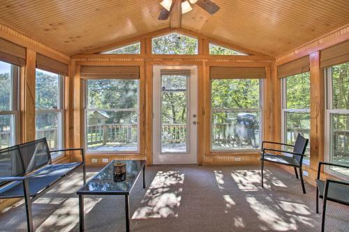 Retreat On Lake Hamilton With Sunroom And Dock!