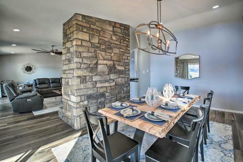 Spacious Hot Springs Escape On Lake Hamilton!