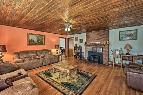 Cozy Home - 2 Mi To Bathhouse Row And Downtown!