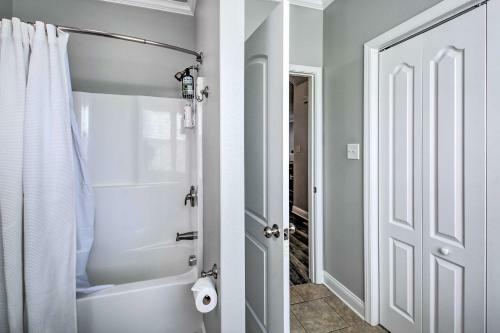 Hot Springs Home With Dock Access And Lake View!