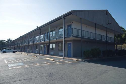 Hotel Fairview Inn & Suites