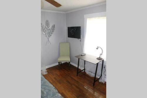 Delightful Bungalow With Spa Tub & Key-less Entry