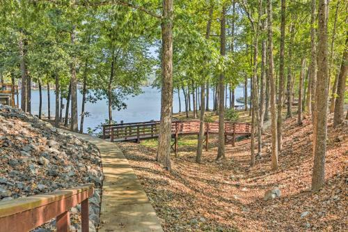 Private Lakefront Townhome In Hot Springs Village!